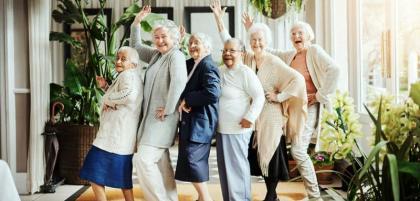 Dom opieki a życie społeczne seniorów: jak je wspierać?